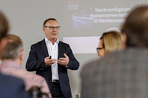 Fachvorträge & Podiumsdiskussionen